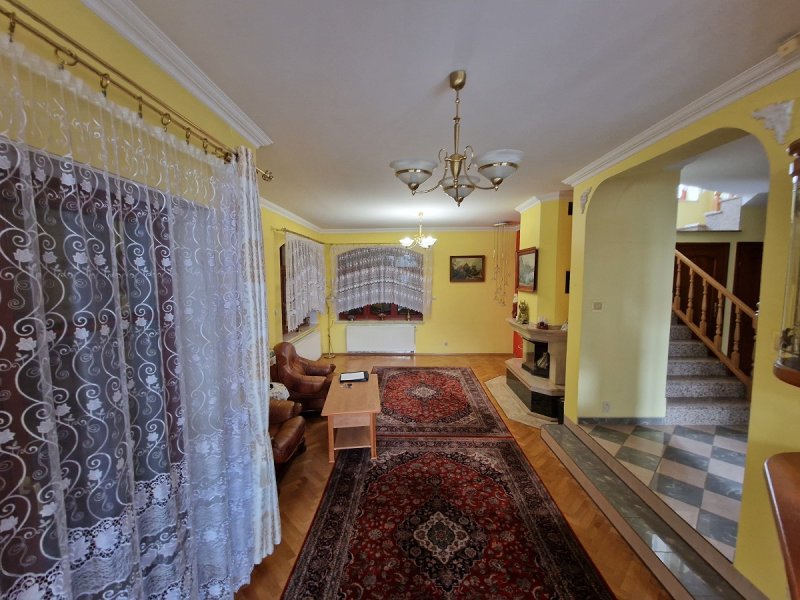 Nieruchomość z działającym zakładem produkcyjnym - 08