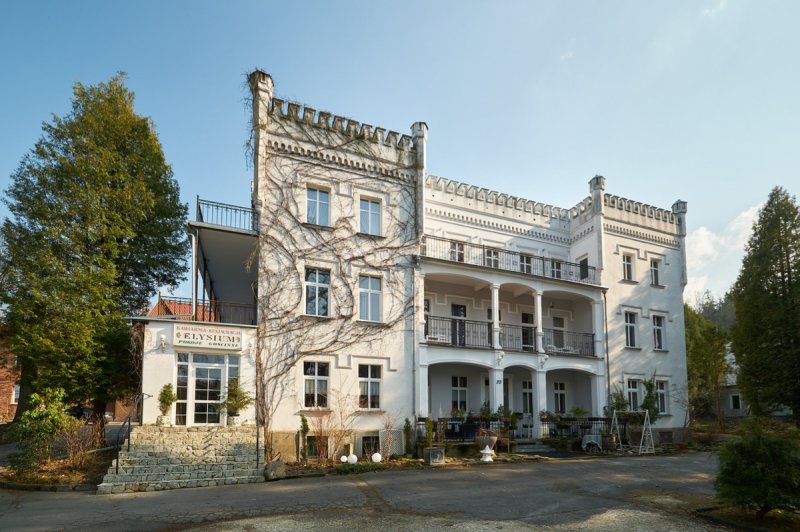 Wyjątkowy pensjonat z duszą, Willa Elysium