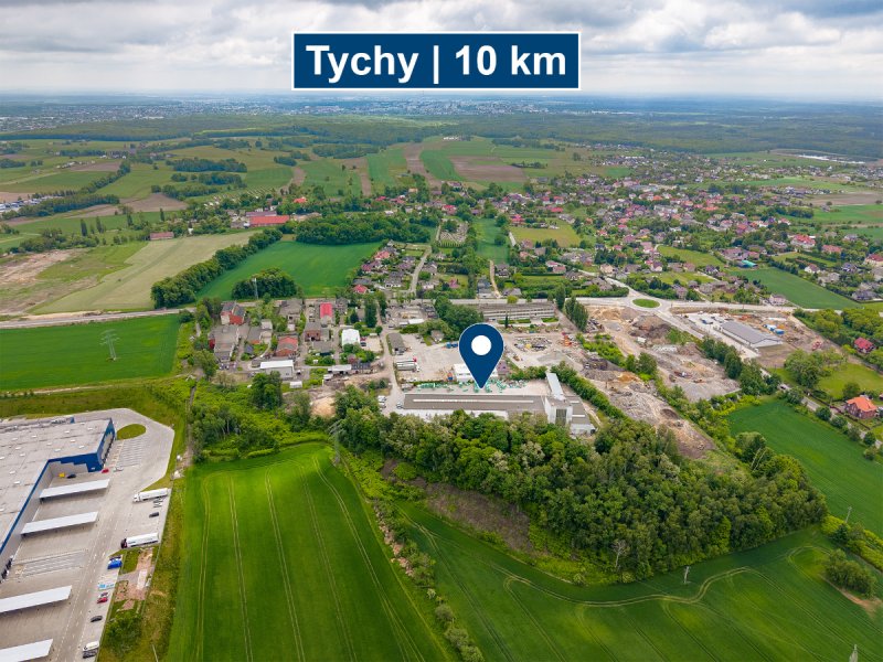 Teren komercyjny z budynkiem. - 02